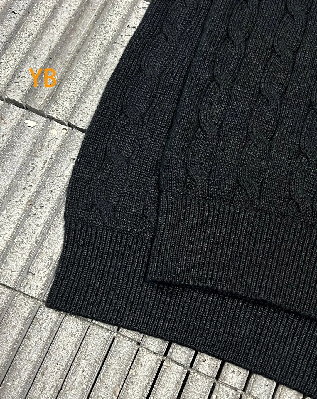┃ VS ┃